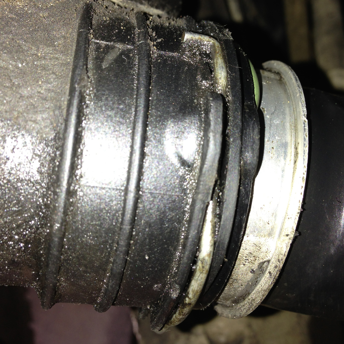 Lauto01gintakepipeclip